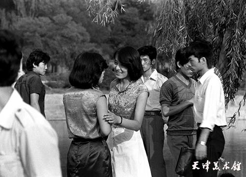王志贵摄影“1987年8月17日鹊桥会上”.jpg