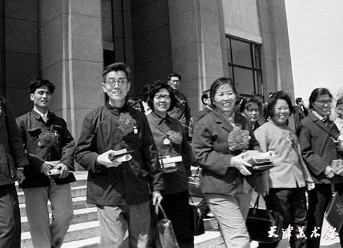 11李  军摄影“1984年5月1日天津市表彰奖励优秀班主任”.jpg